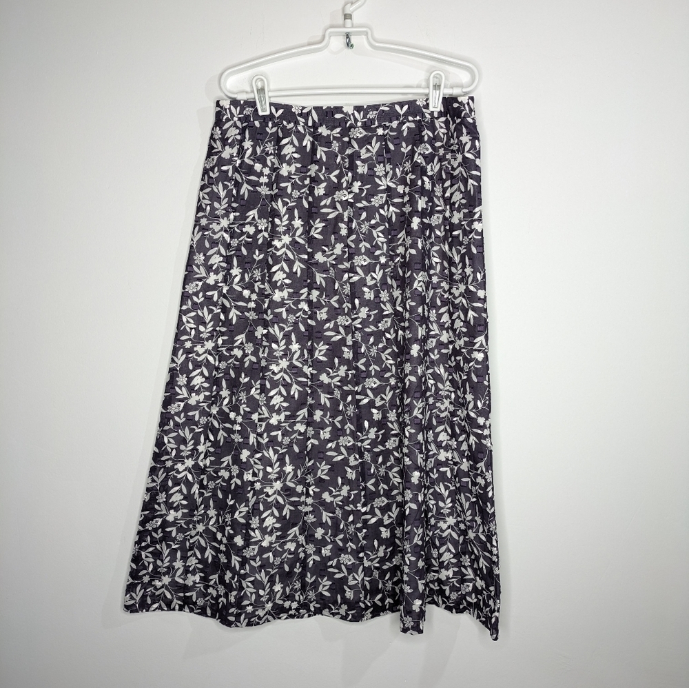 ✨3/$15 Peter Hahn purple white mid length floral skirt 16